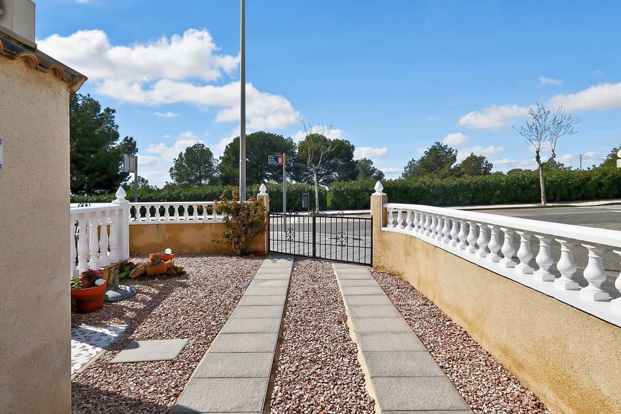 3 bedroom Villa for sale in Pinar de Campoverde - € 159,950 (Ref: 9679667)