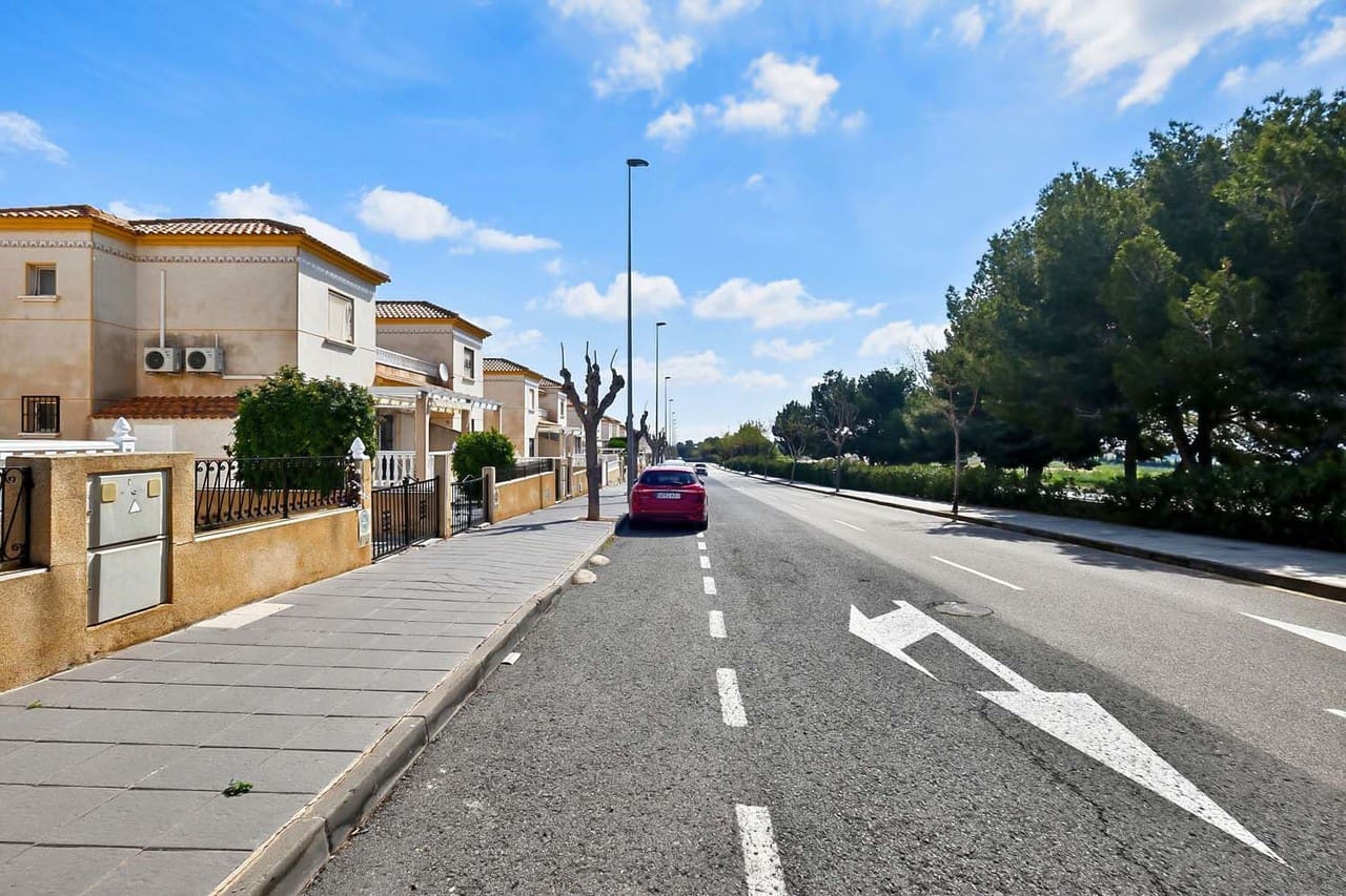 3 bedroom Villa for sale in Pinar de Campoverde - € 159,950 (Ref: 9679667)