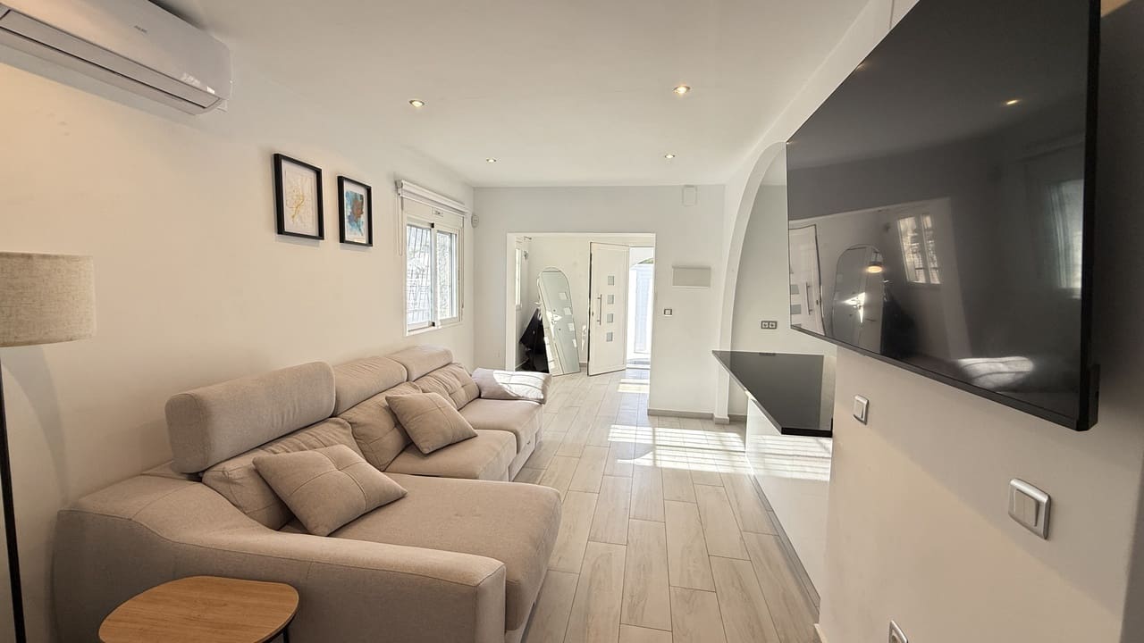 2 Zimmer Villa zu verkaufen in Villamartin mit Pool - 249.950 € (Ref: 9684153)