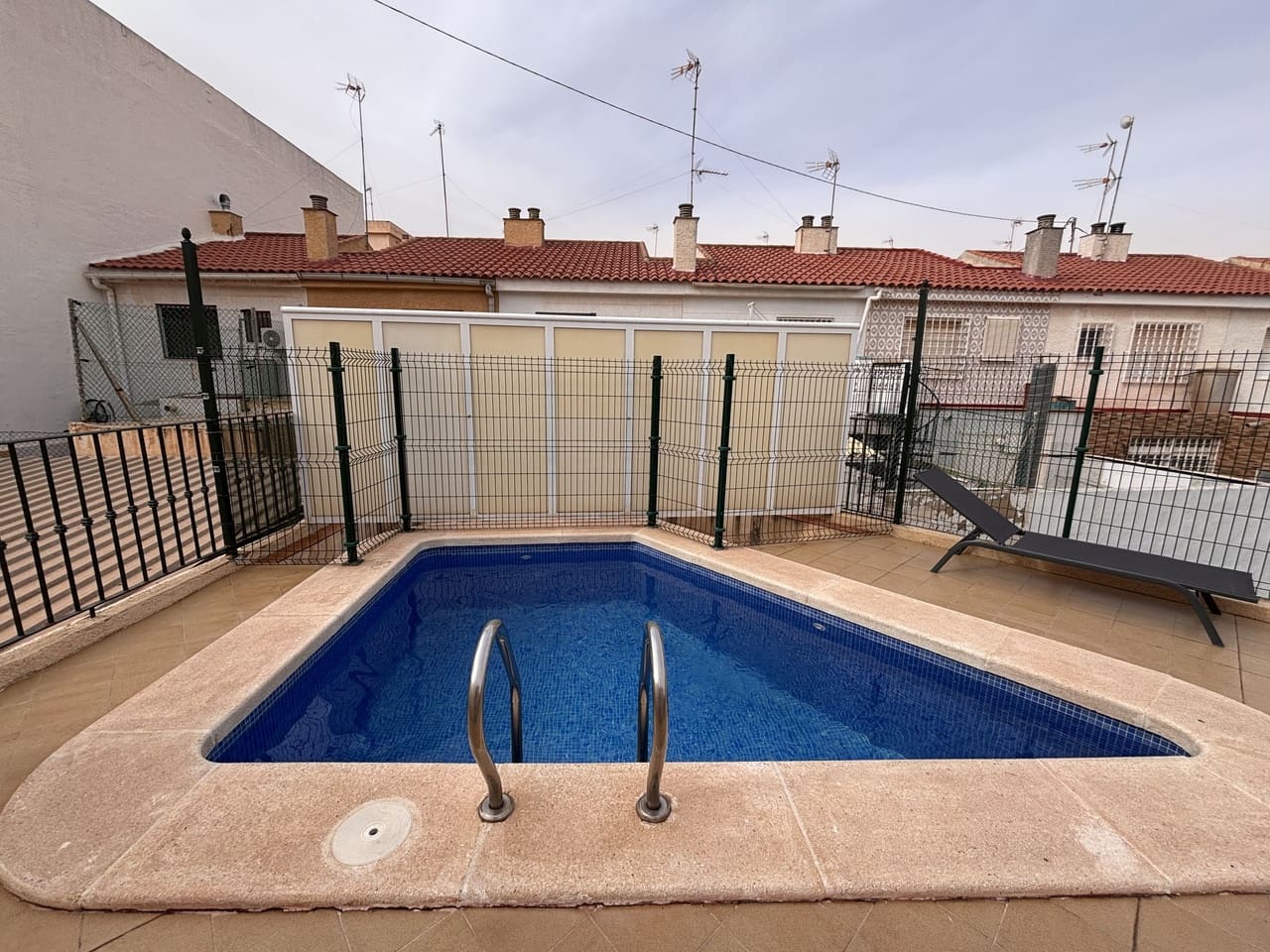 2 soverom Leilighet til salgs i Lo Pagan med svømmebasseng garasje - € 257 000 (Ref: 9684215)