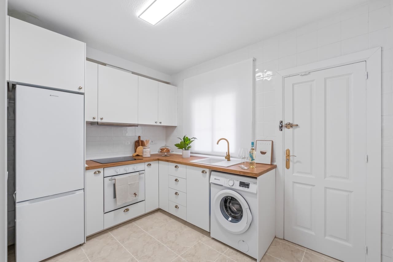 2 Zimmer Haus zu verkaufen in La Florida mit Pool Garage - 205.000 € (Ref: 9699938)