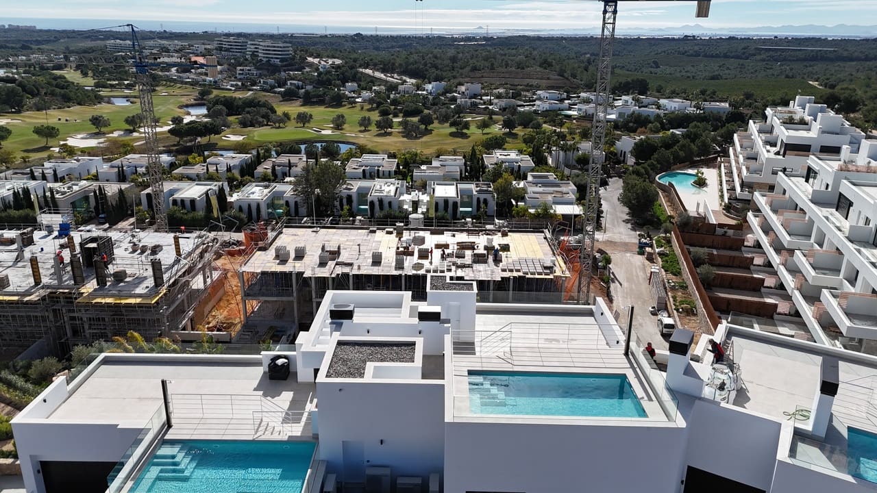 2 makuuhuone Kattohuoneisto myytävänä paikassa Las Colinas Golf mukana uima-altaan 
autotalli - 925 000 € (Ref: 9713730)