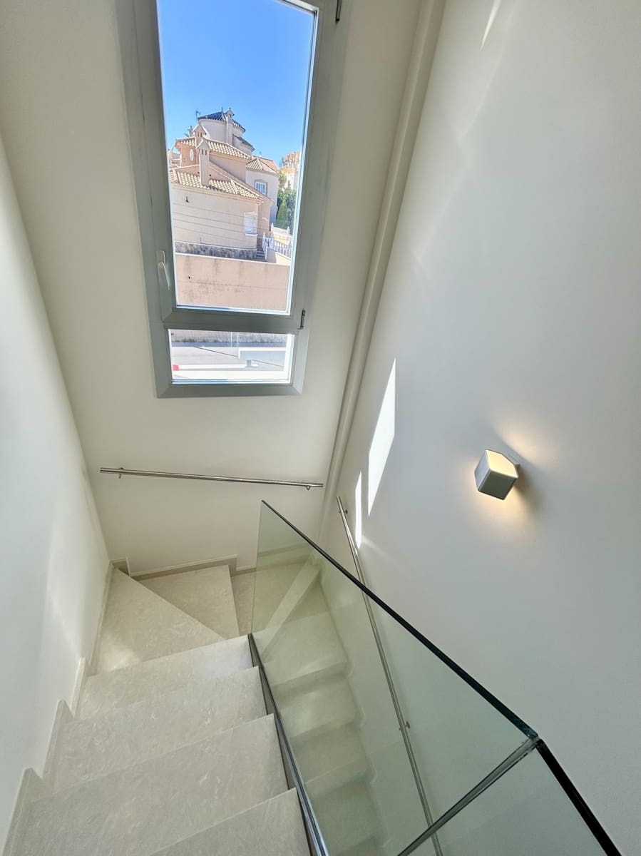 3 sypialnia Willa na sprzedaż w Villamartin z basenem garażem - 550 000 € (Ref: 9713734)