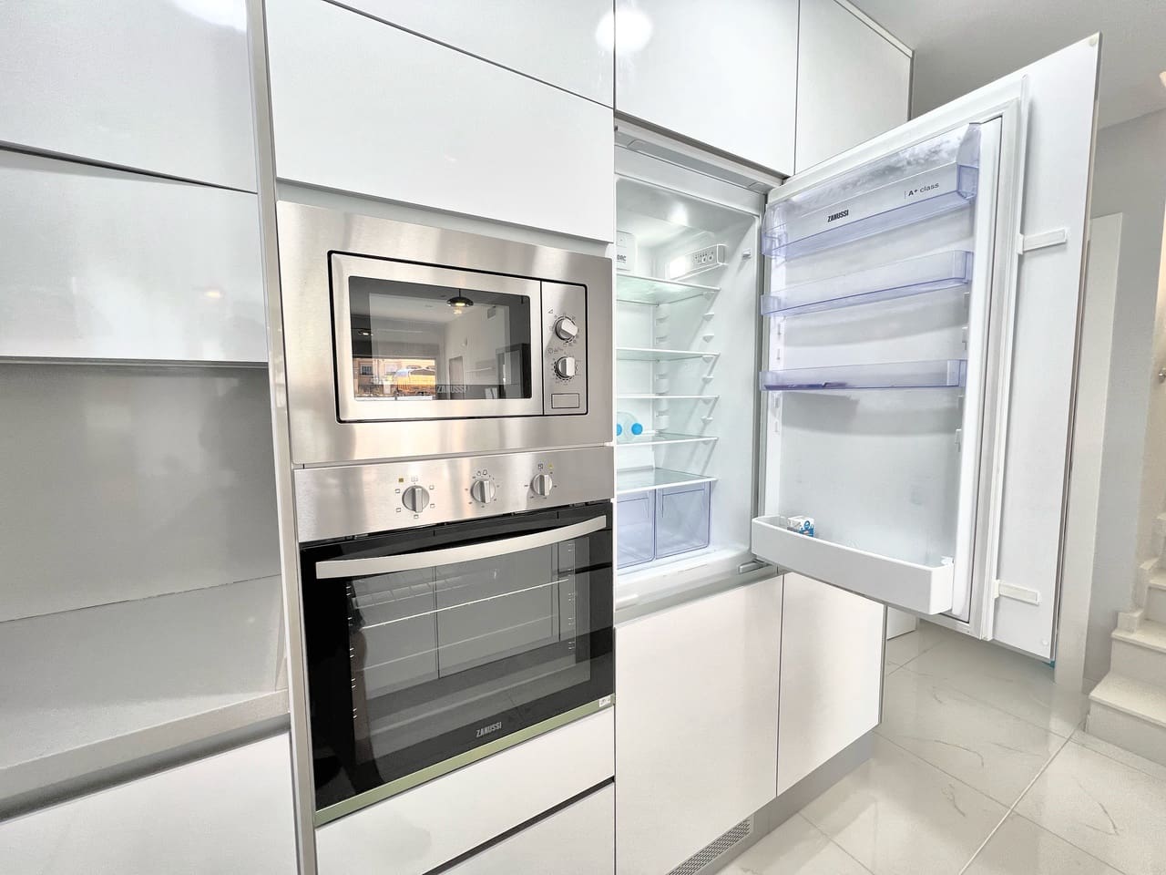 4 bedroom Villa for sale in Punta Prima with pool - € 555,000 (Ref: 9713736)