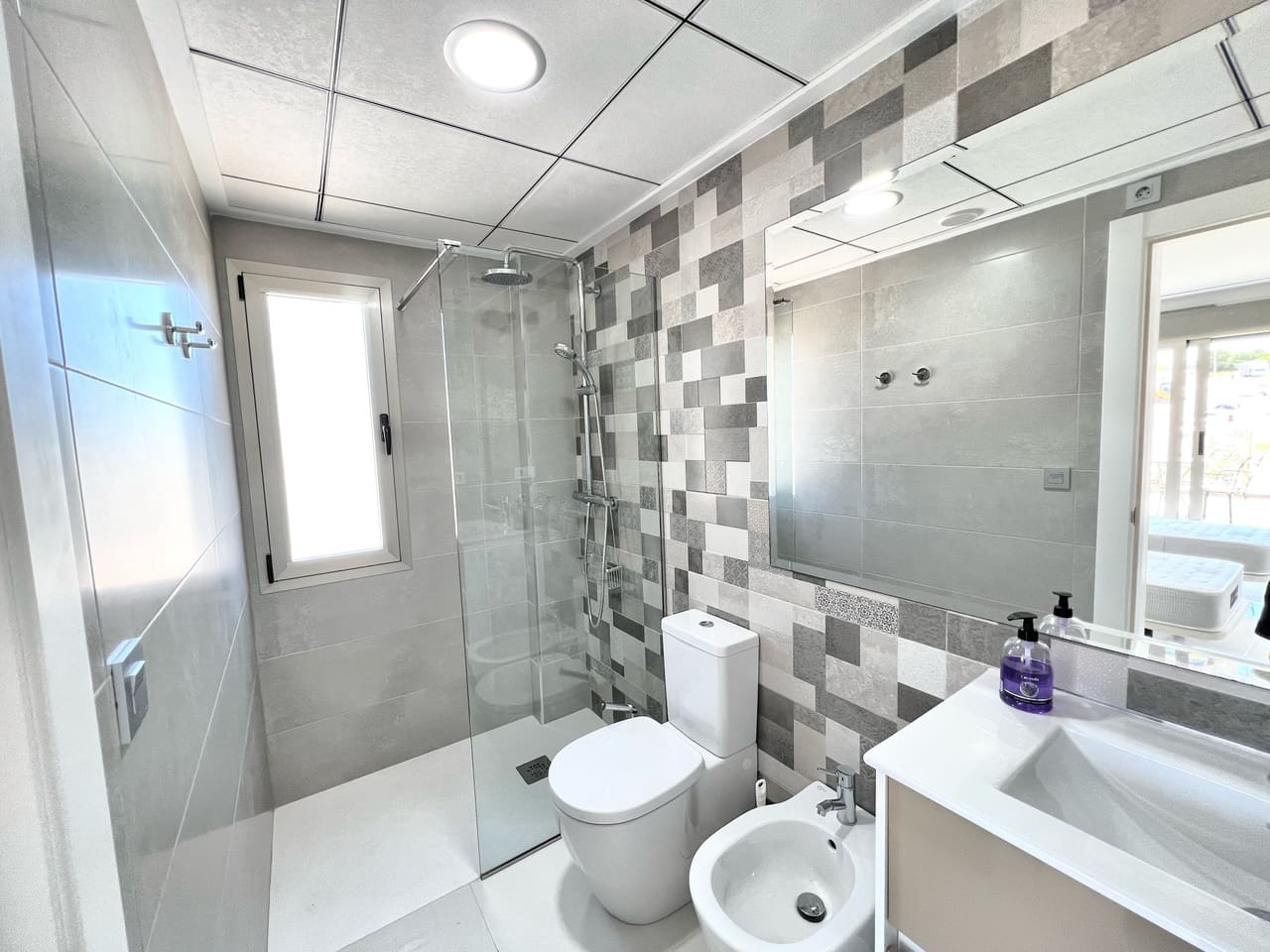 4 bedroom Villa for sale in Punta Prima with pool - € 555,000 (Ref: 9713736)