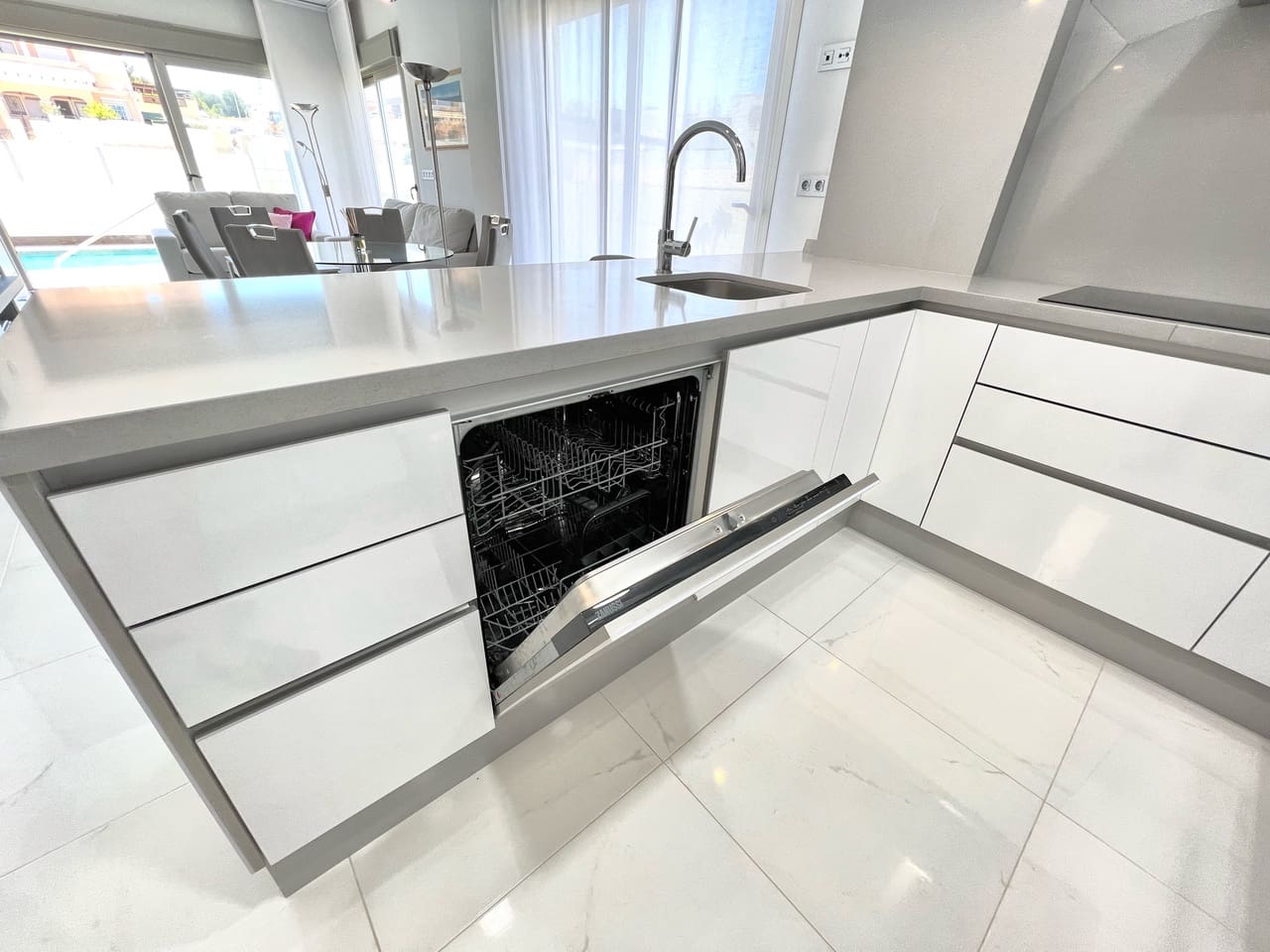 4 bedroom Villa for sale in Punta Prima with pool - € 555,000 (Ref: 9713736)