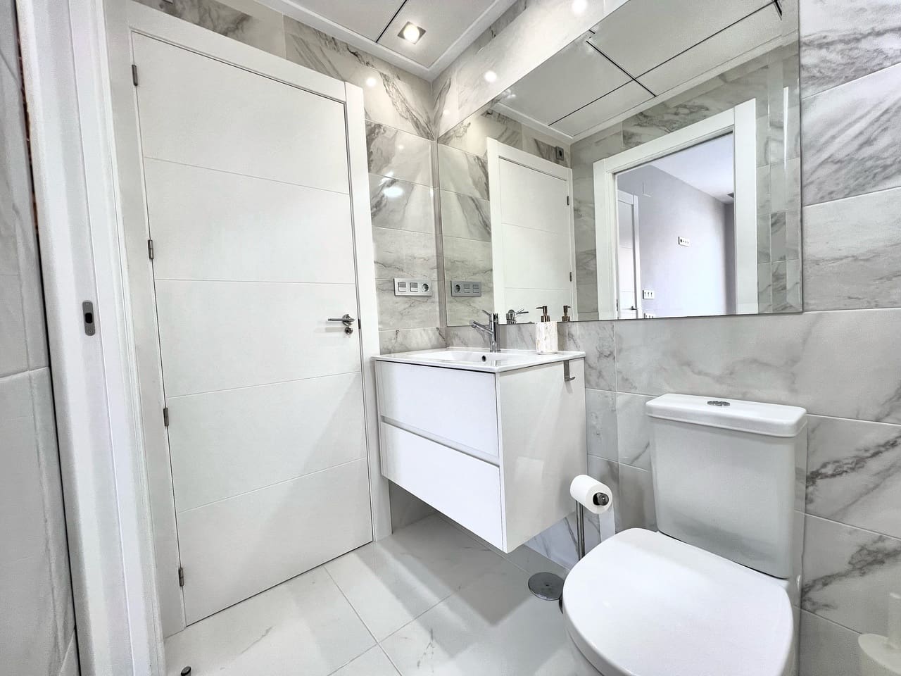 4 bedroom Villa for sale in Punta Prima with pool - € 555,000 (Ref: 9713736)