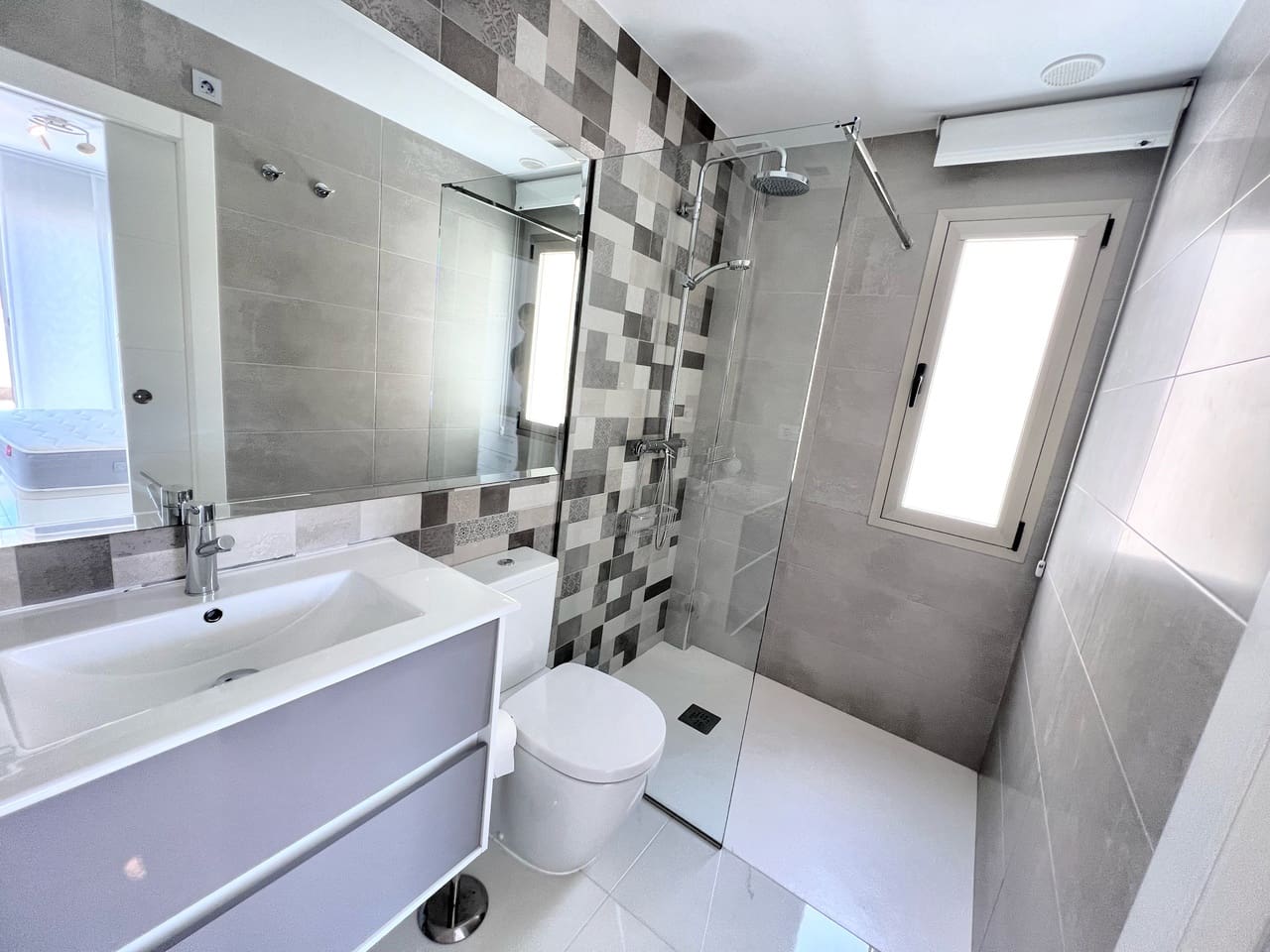 4 bedroom Villa for sale in Punta Prima with pool - € 555,000 (Ref: 9713736)