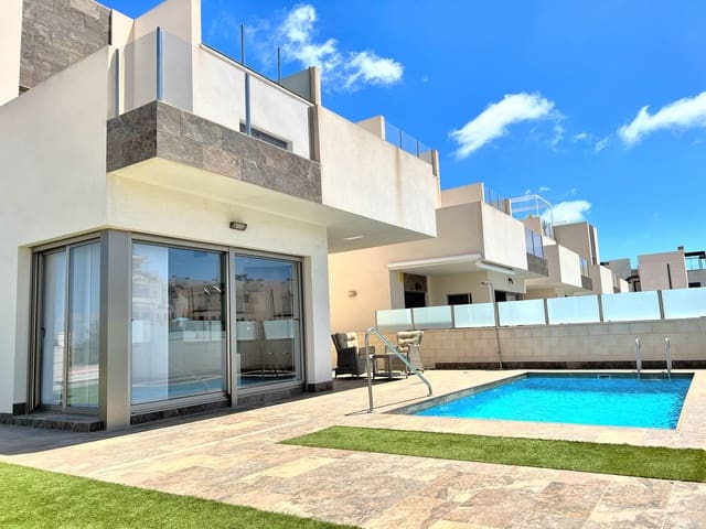 4 Zimmer Villa zu verkaufen in Punta Prima, Torrevieja mit Pool - 555.000 € (Ref: 9713736)