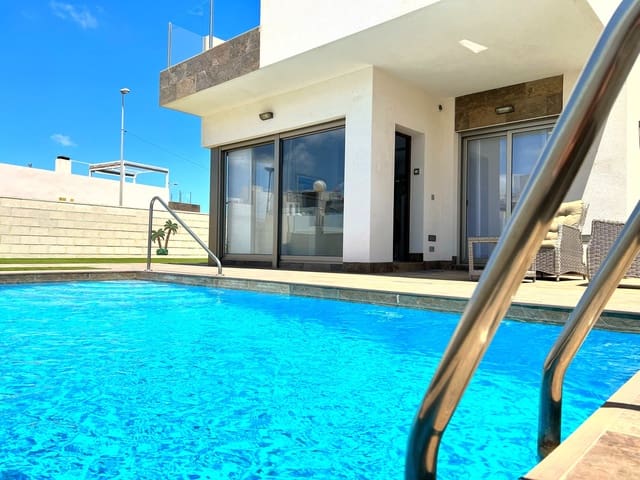 4 Zimmer Villa zu verkaufen in Punta Prima, Torrevieja mit Pool - 555.000 € (Ref: 9713736)