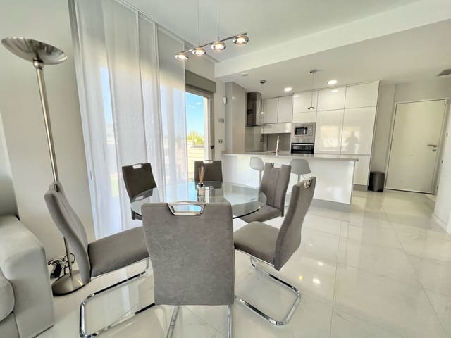 4 Zimmer Villa zu verkaufen in Punta Prima, Torrevieja mit Pool - 555.000 € (Ref: 9713736)