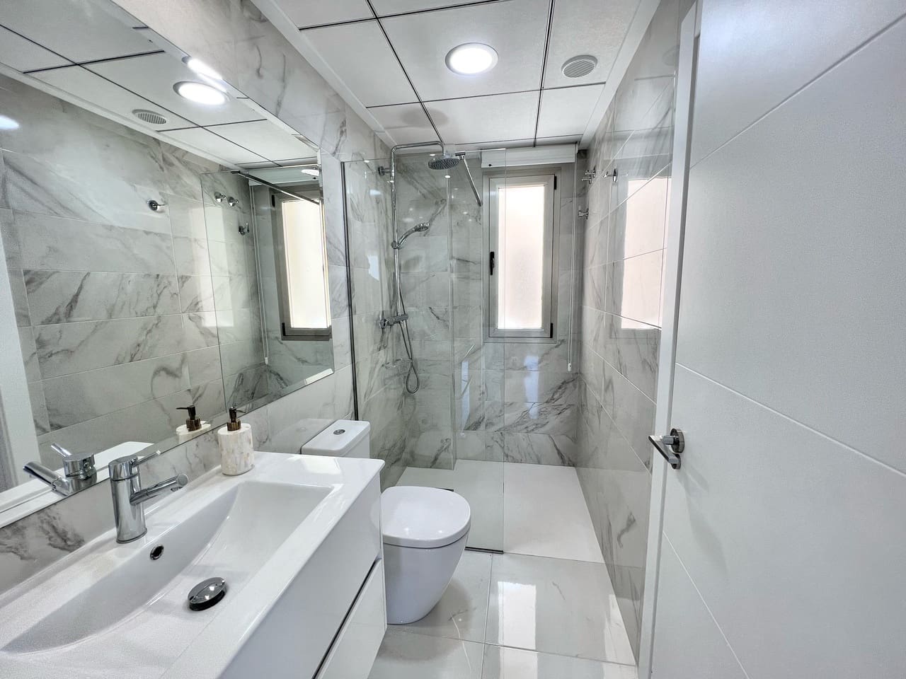 4 bedroom Villa for sale in Punta Prima with pool - € 555,000 (Ref: 9713736)