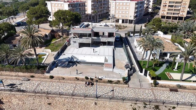 5 slaapkamer Villa te koop in Punta Prima, Torrevieja met zwembad garage - € 3.900.000 (Ref: 9713741)