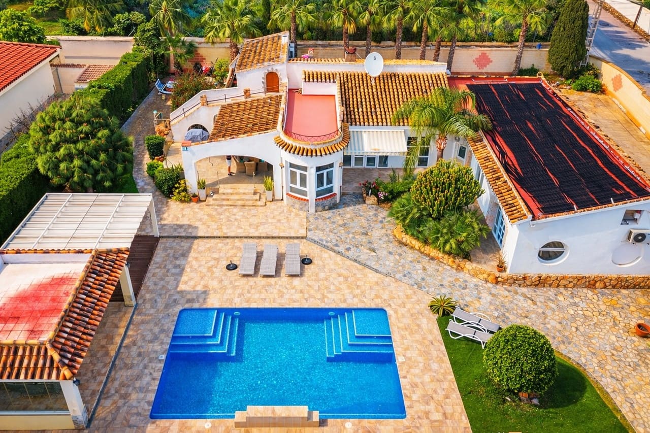 6 soveværelse Villa til salg i Cabo Roig med swimmingpool garage - € 799.000 (Ref: 9713746)