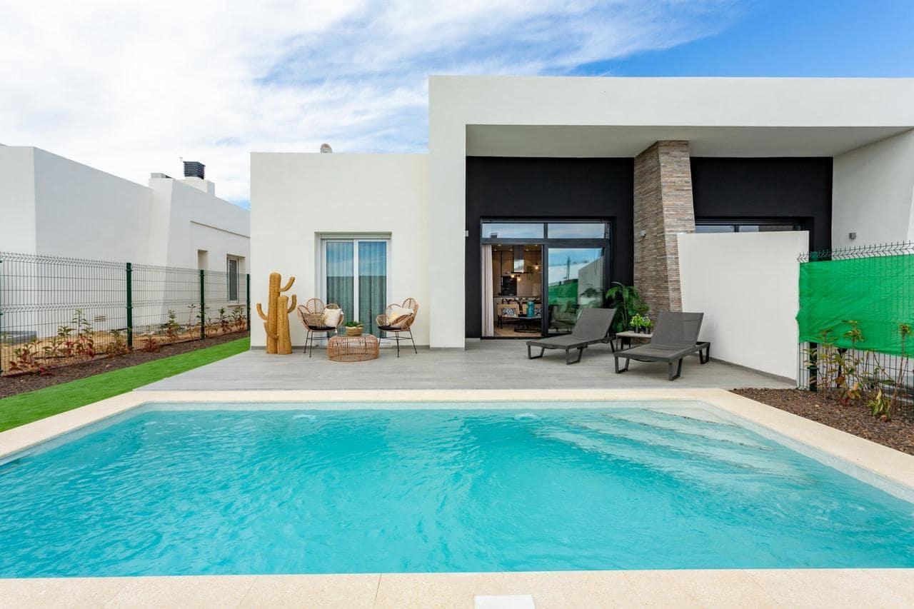 3 bedroom Villa for sale in Algorfa with pool - € 519,000 (Ref: 9713764)