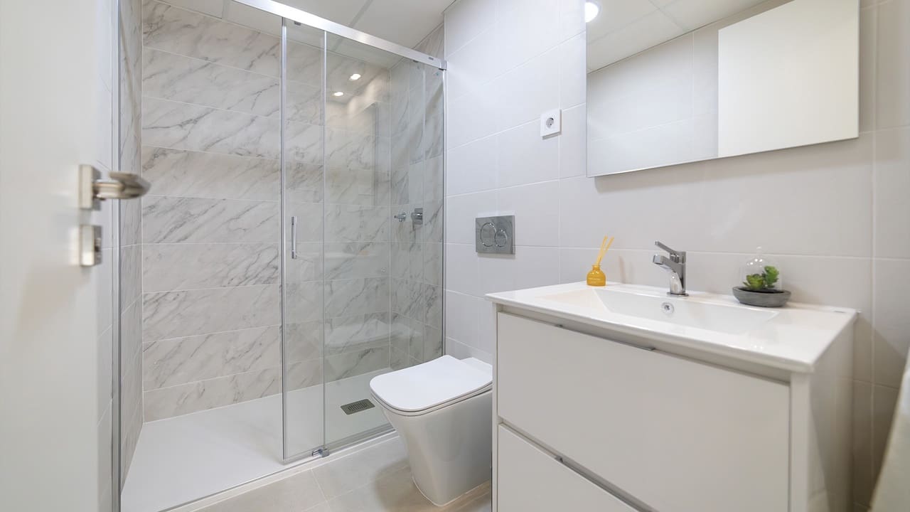 3 bedroom Apartment for sale in Punta Prima with pool garage - € 412,000 (Ref: 9713773)