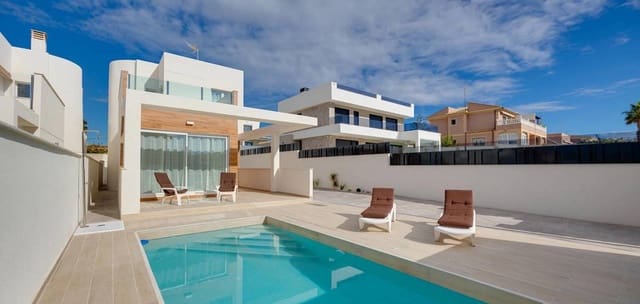 3 soveværelse Villa til salg i Parque Acuático - Sector 25, Torrevieja med swimmingpool garage - € 650.000 (Ref: 9713774)