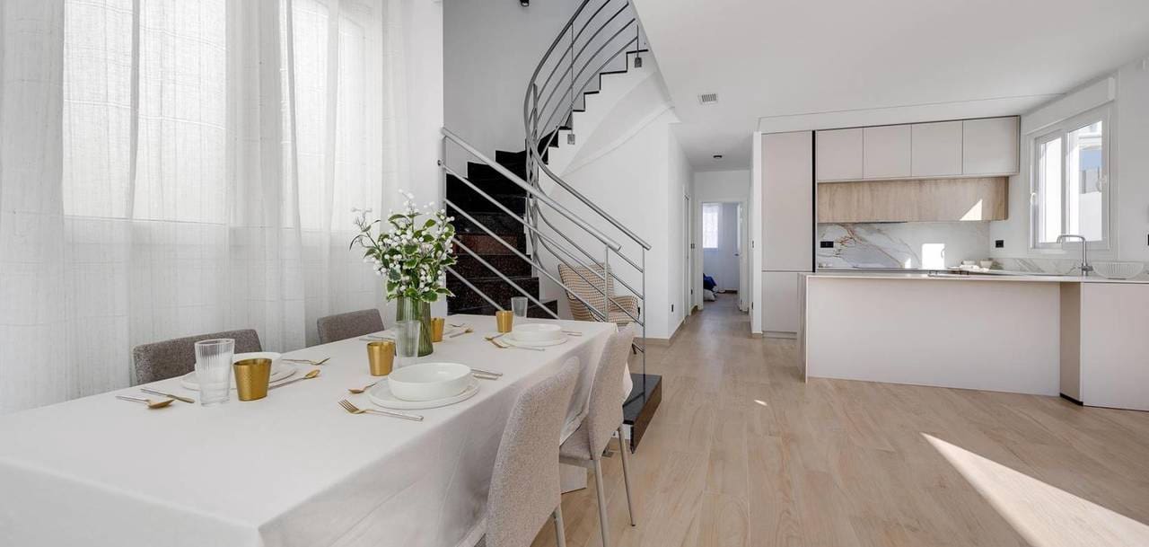 3 soveværelse Villa til salg i Torrevieja med swimmingpool garage - € 650.000 (Ref: 9713774)