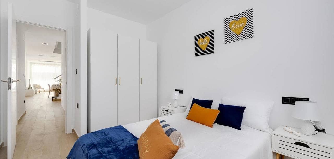 3 soveværelse Villa til salg i Torrevieja med swimmingpool garage - € 650.000 (Ref: 9713774)