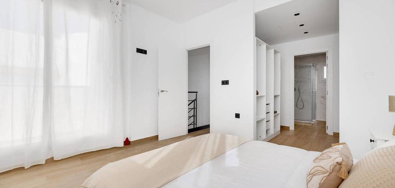 3 quarto Casa em Banda para venda em Torrevieja com piscina garagem - 650 000 € (Ref: 9713775)