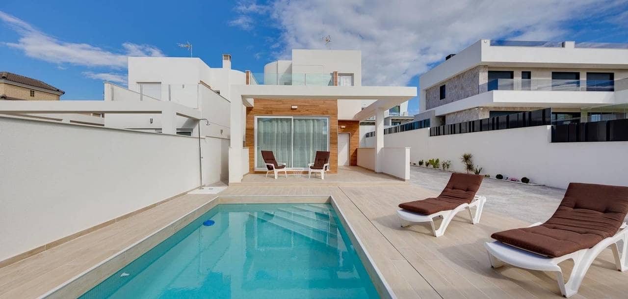 3 quarto Casa em Banda para venda em Torrevieja com piscina garagem - 650 000 € (Ref: 9713775)