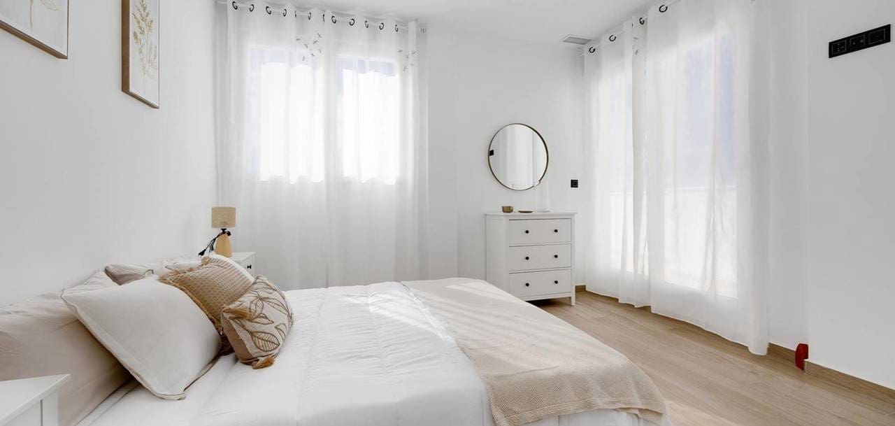 3 quarto Casa em Banda para venda em Torrevieja com piscina garagem - 650 000 € (Ref: 9713775)