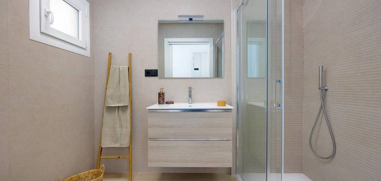 3 quarto Casa em Banda para venda em Torrevieja com piscina garagem - 650 000 € (Ref: 9713775)