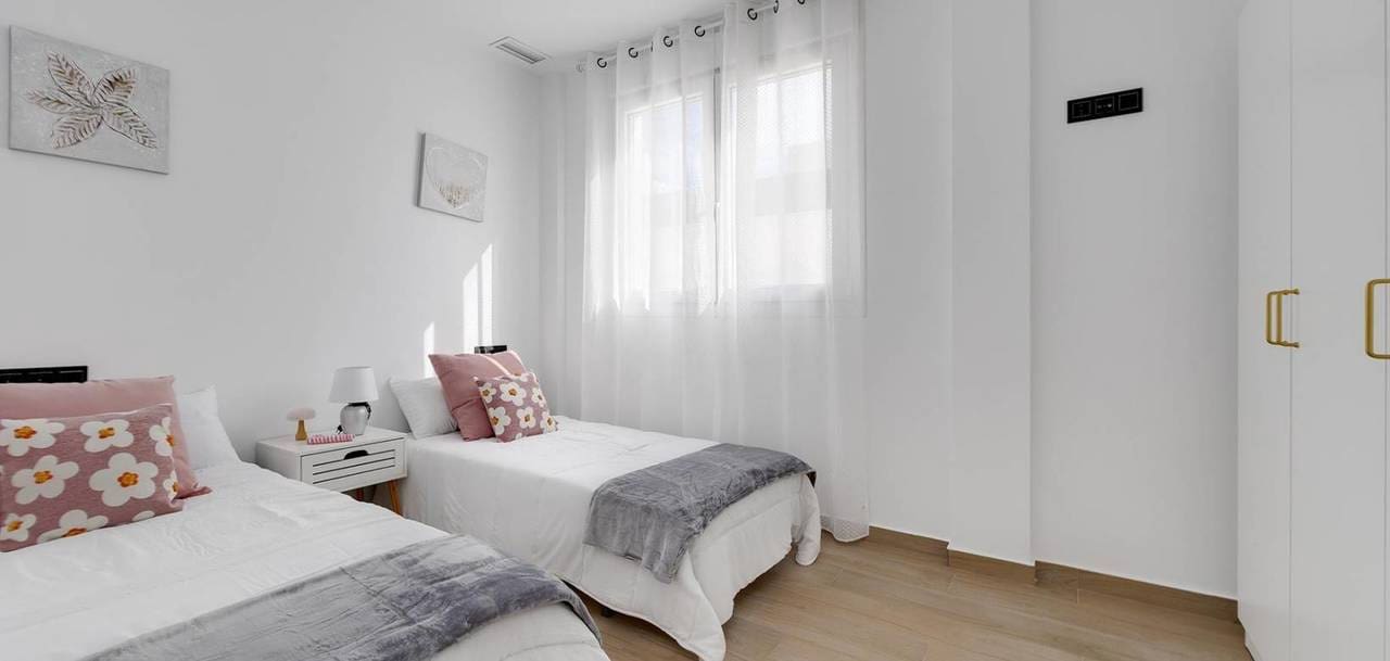 3 quarto Casa em Banda para venda em Torrevieja com piscina garagem - 650 000 € (Ref: 9713775)