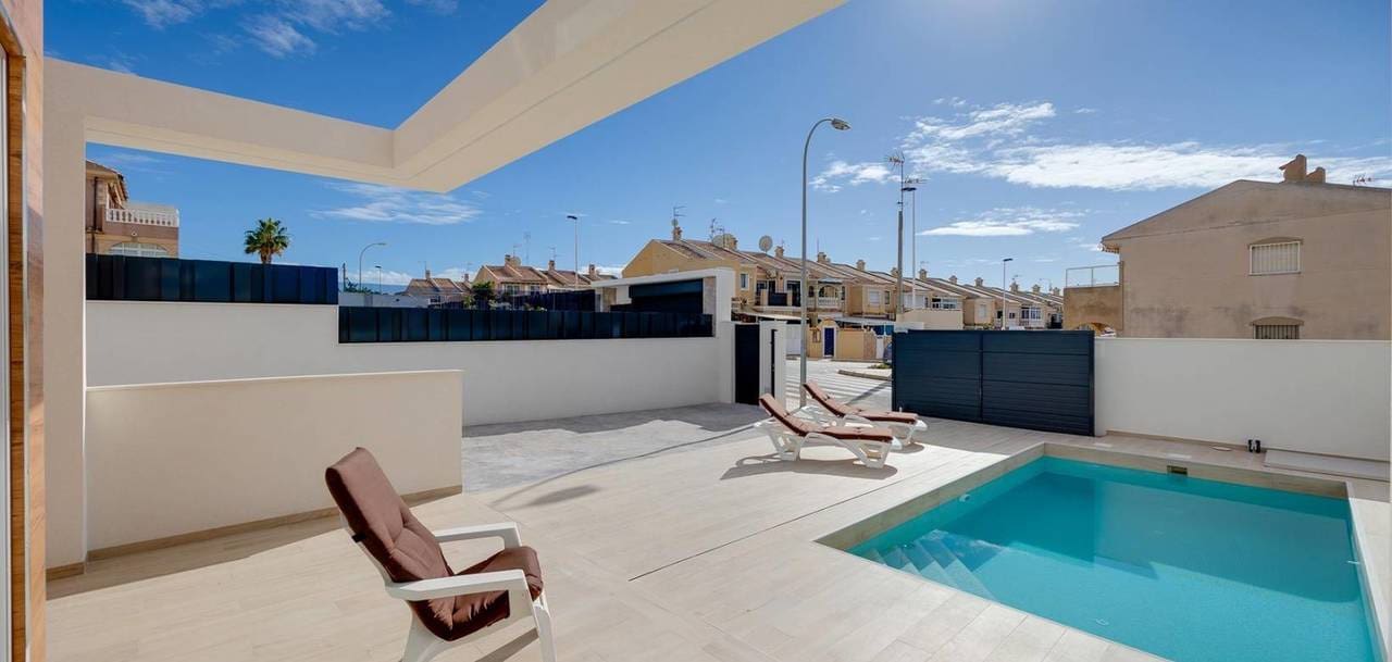 3 quarto Casa em Banda para venda em Torrevieja com piscina garagem - 650 000 € (Ref: 9713775)
