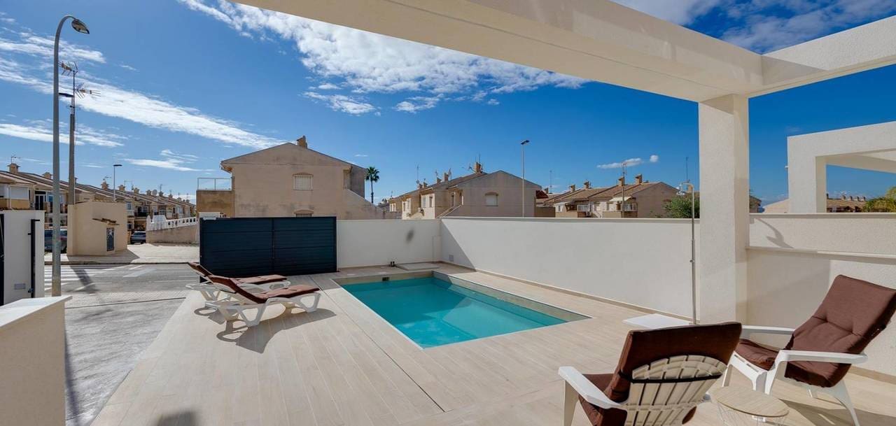 3 quarto Casa em Banda para venda em Torrevieja com piscina garagem - 650 000 € (Ref: 9713775)