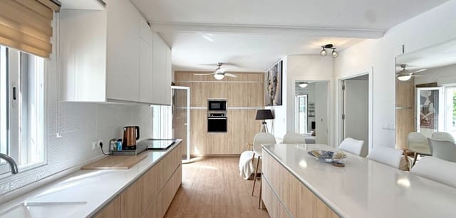 2 slaapkamer Villa te koop in Villamartin, Orihuela met zwembad - € 414.900 (Ref: 9713776)