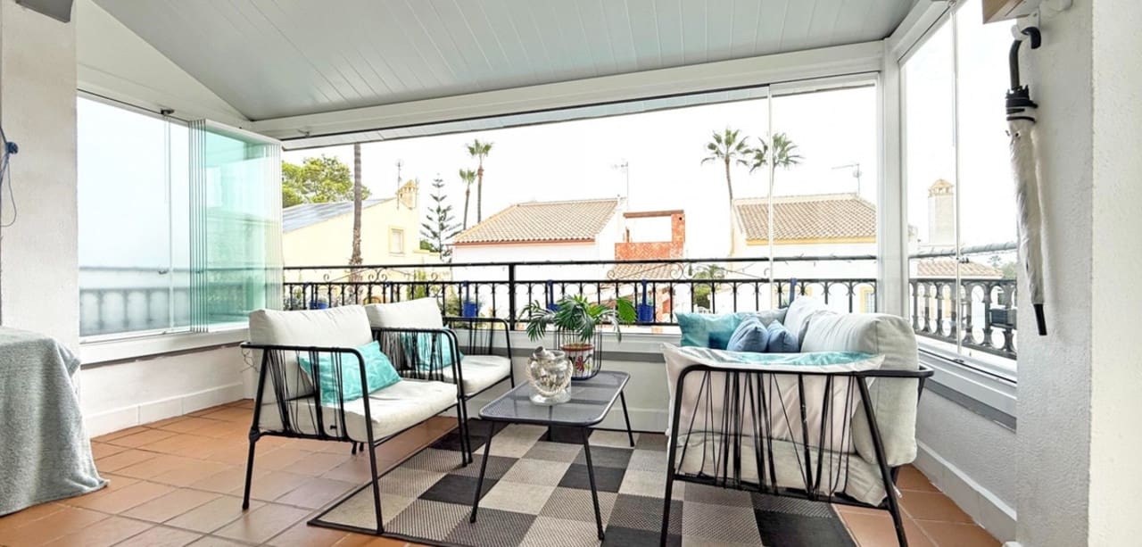 2 bedroom Villa for sale in Villamartin with pool - € 414,900 (Ref: 9713776)