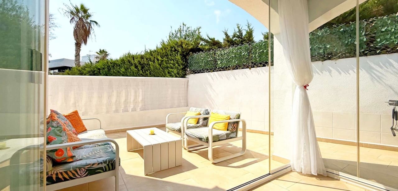 2 bedroom Villa for sale in Villamartin with pool - € 414,900 (Ref: 9713776)