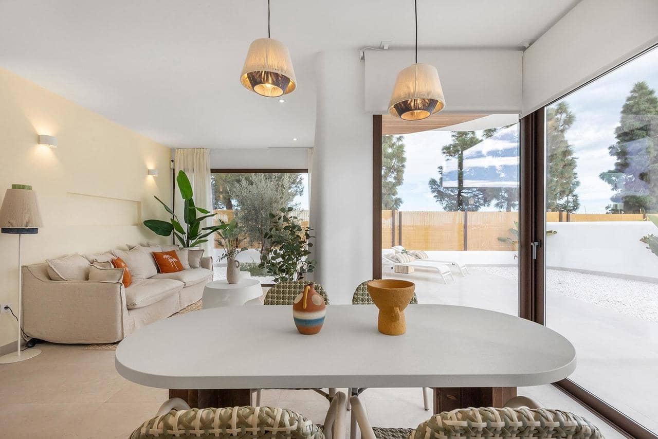 Chalet de 3 habitaciones en Los Alcázares en venta con piscina garaje - 589.900 € (Ref: 9713802)