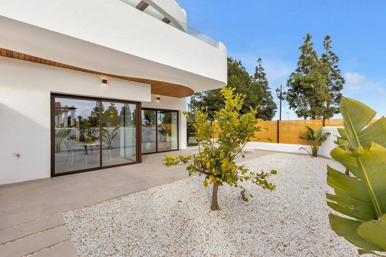 Chalet de 3 habitaciones en Los Alcázares en venta con piscina garaje - 589.900 € (Ref: 9713802)