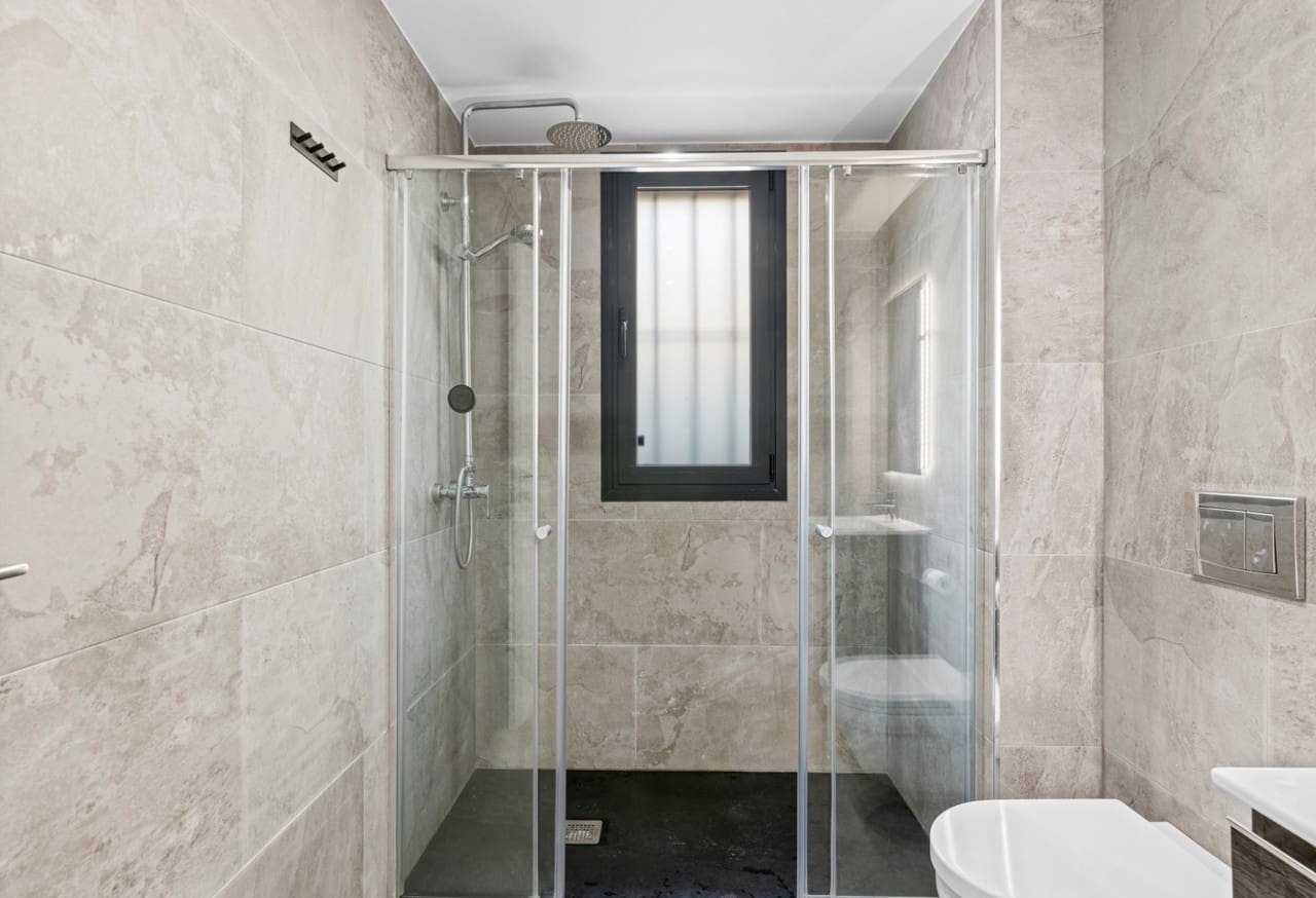 5 bedroom Villa for sale in Cabo Roig with pool garage - € 829,000 (Ref: 9713804)