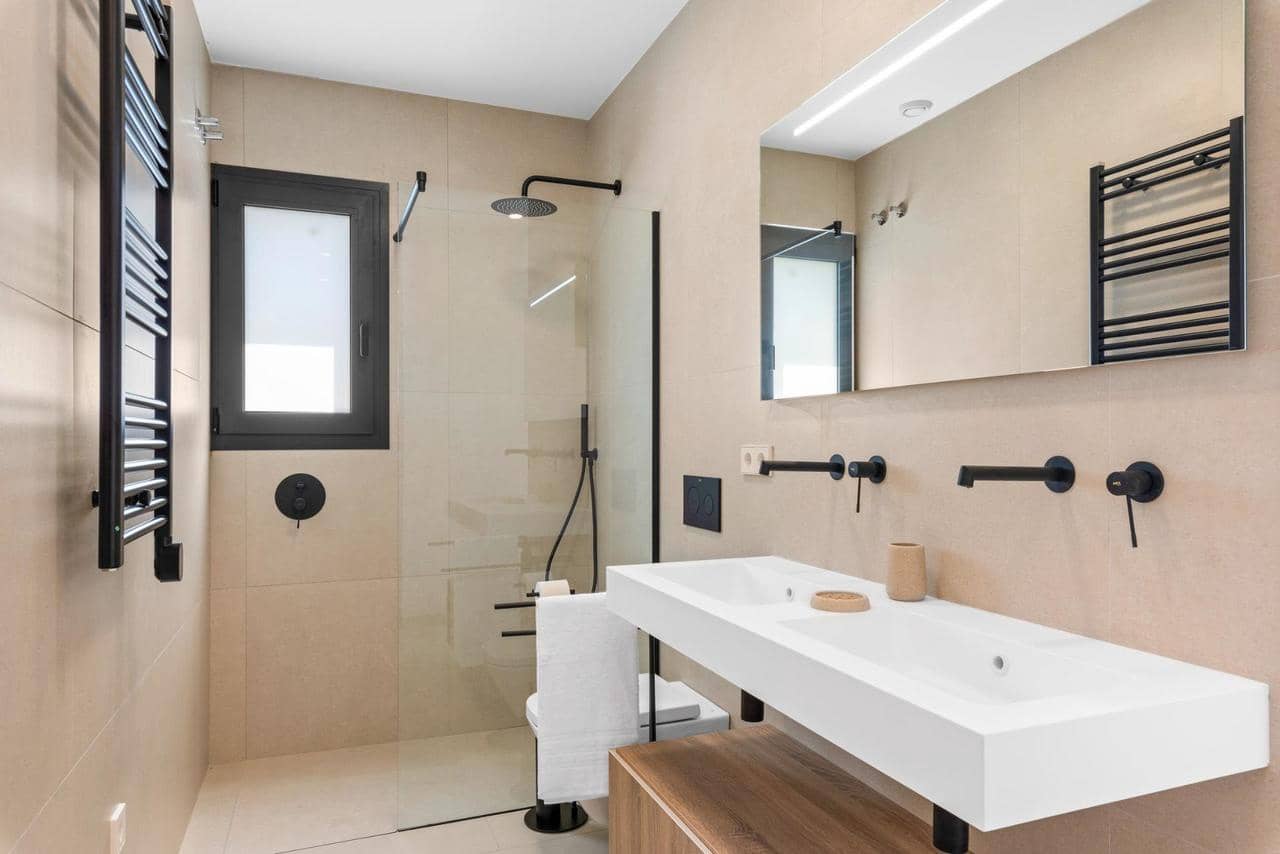 3 sypialnia Willa na sprzedaż w Los Alcazares z basenem - 689 900 € (Ref: 9713831)