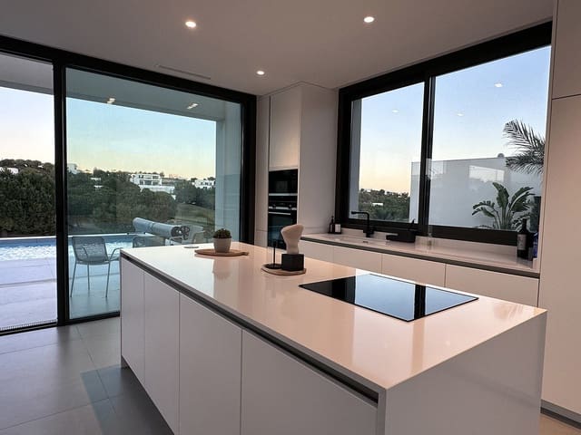 3 slaapkamer Villa te koop in San Miguel de Salinas met zwembad - € 1.295.000 (Ref: 9713835)