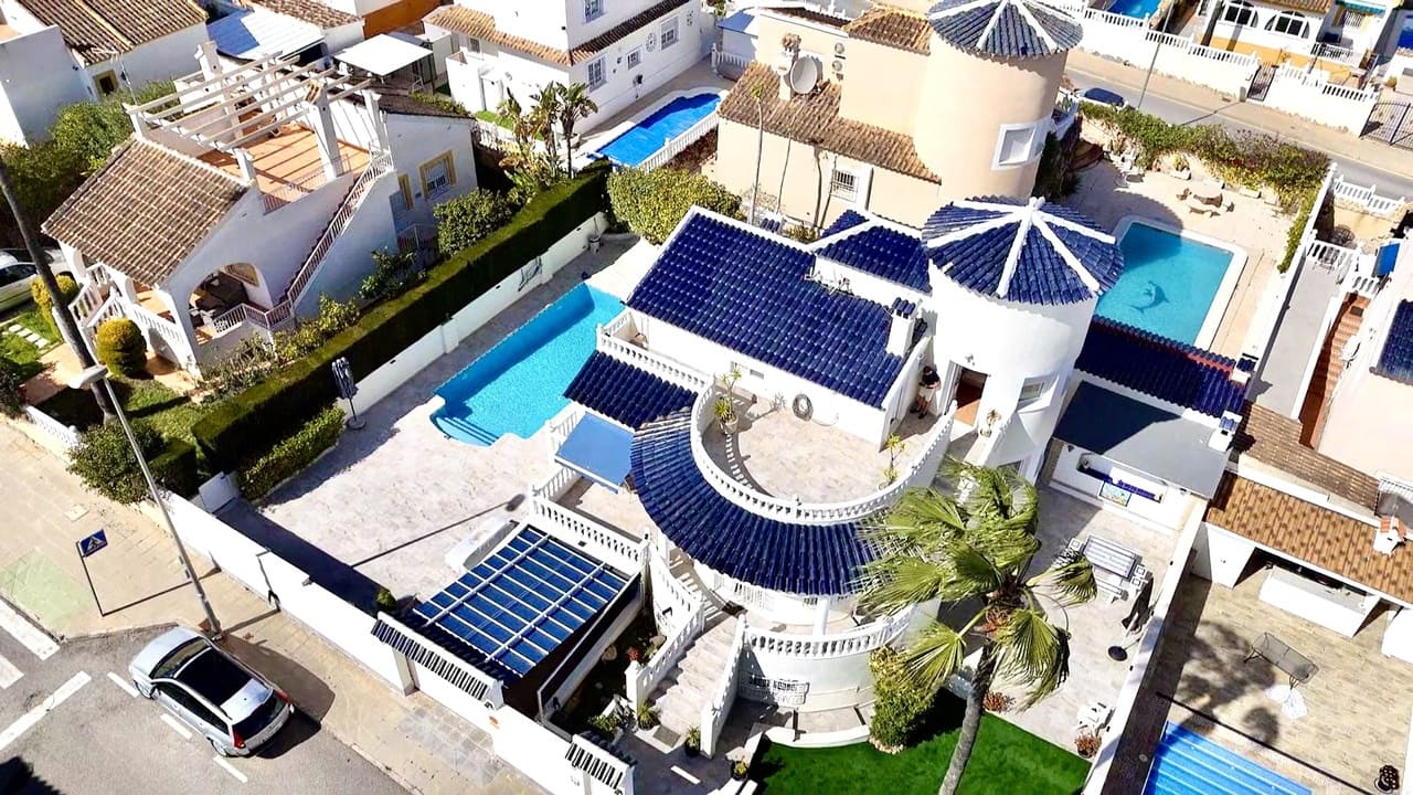 4 bedroom Villa for sale in Pinar de Campoverde with pool garage - € 460,000 (Ref: 9729581)