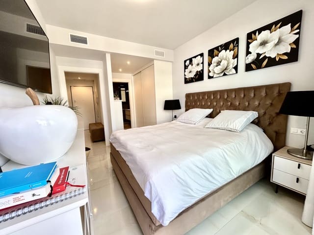 Apartamento de 3 habitaciones en Playa Flamenca, Orihuela en venta con piscina garaje - 450.000 € (Ref: 9735937)