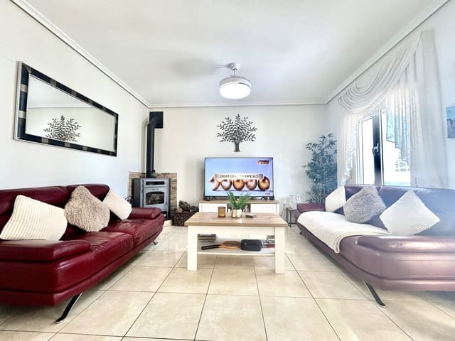 Chalet de 2 habitaciones en Villamartin, Orihuela en venta con piscina - 390.000 € (Ref: 9739238)