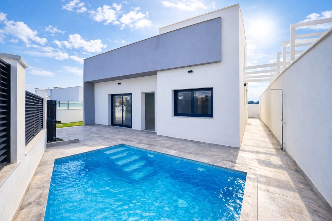 Chalet de 3 habitaciones en Pinar de Campoverde en venta con piscina garaje - 422.500 € (Ref: 9748211)