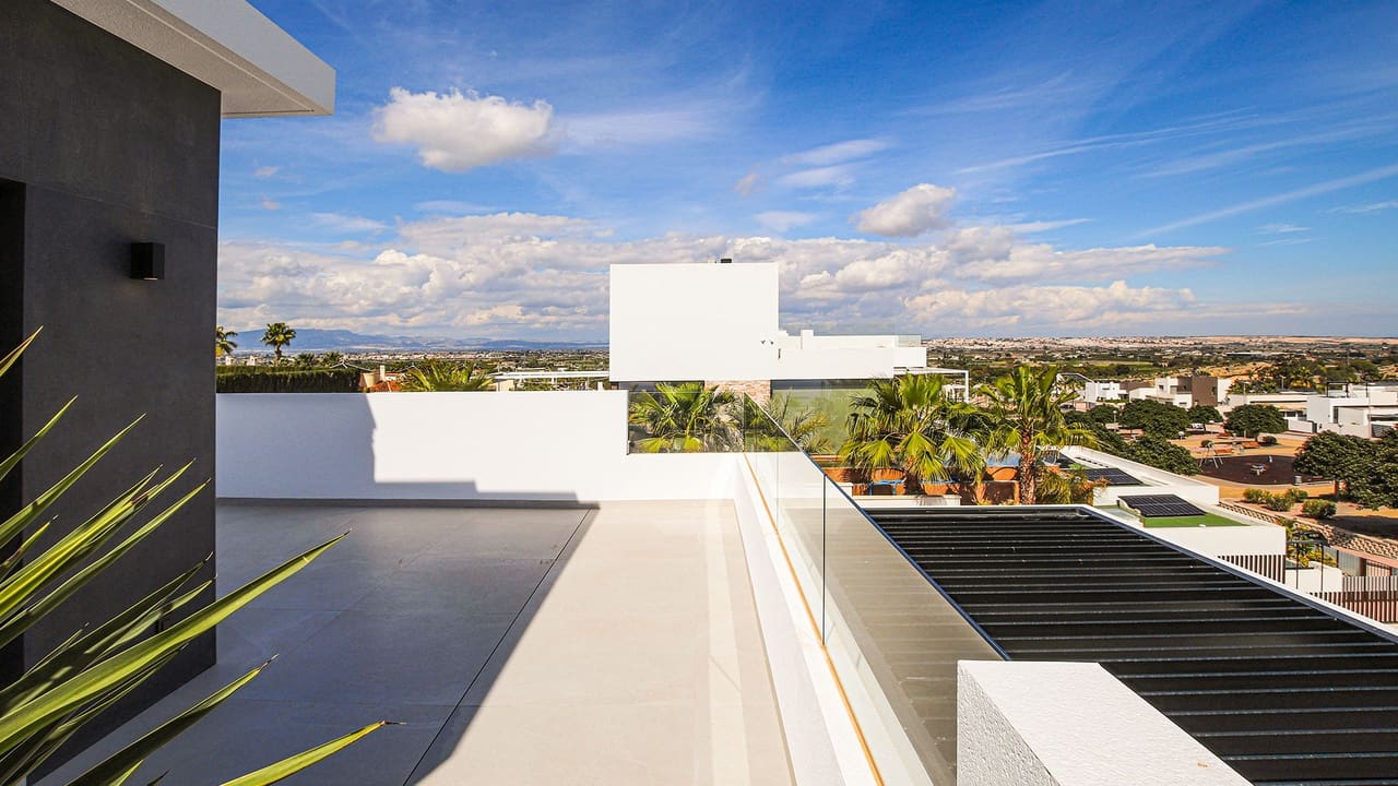 Chalet de 4 habitaciones en Ciudad Quesada en venta con piscina garaje - 798.500 € (Ref: 9781327)