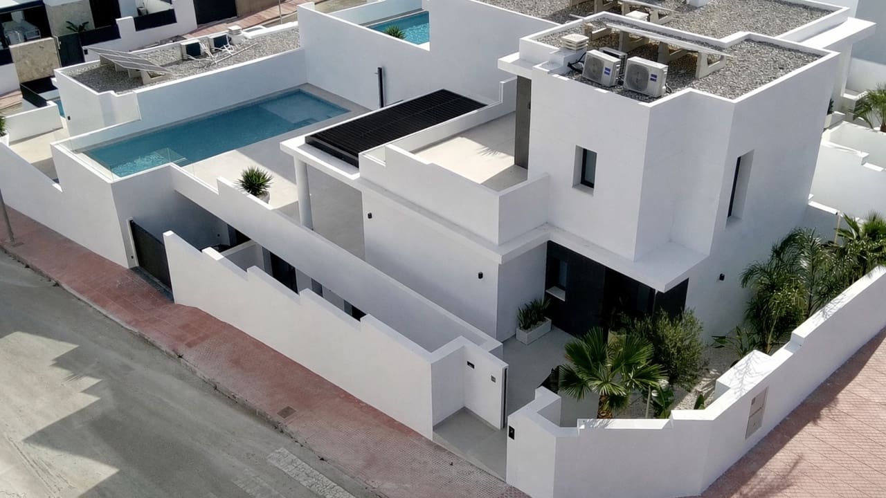 Chalet de 4 habitaciones en Ciudad Quesada en venta con piscina garaje - 798.500 € (Ref: 9781327)