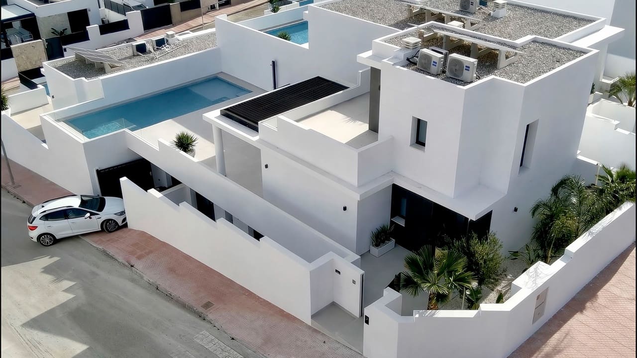 4 soverom Villa til salgs i Ciudad Quesada med svømmebasseng garasje - € 798 500 (Ref: 9781328)