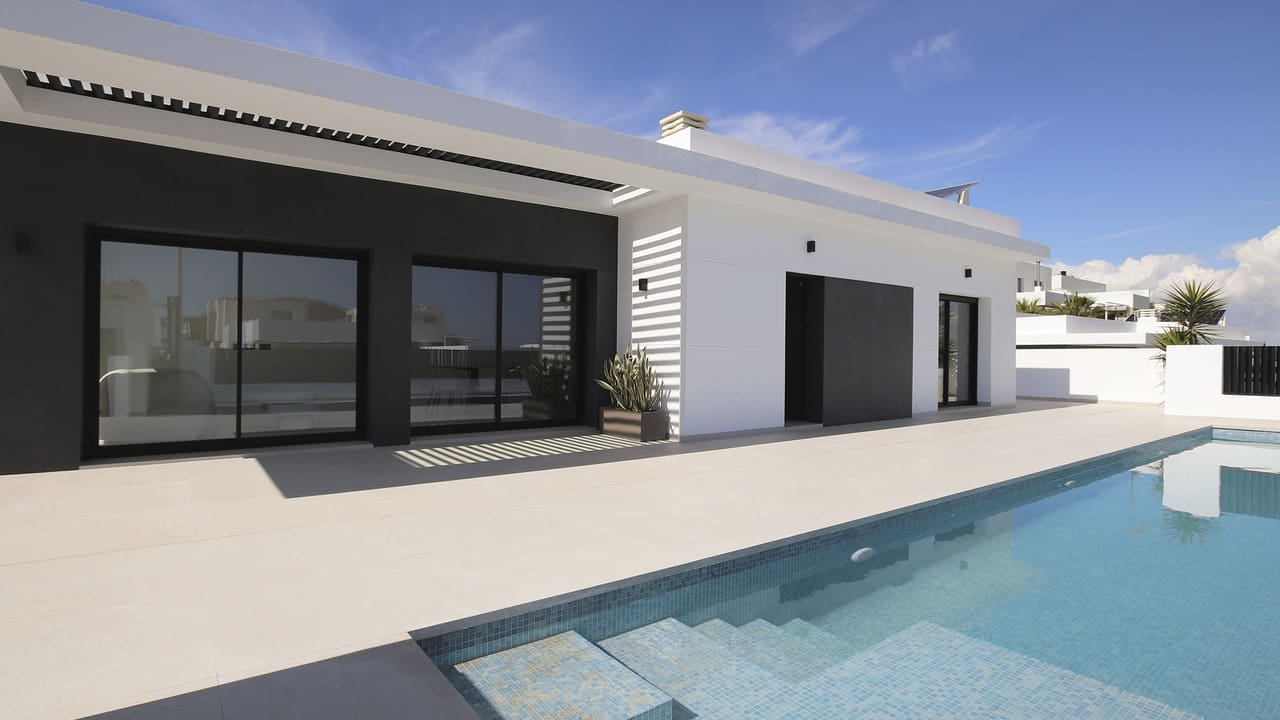 4 slaapkamer Villa te koop in Ciudad Quesada met zwembad - € 788.750 (Ref: 9781329)