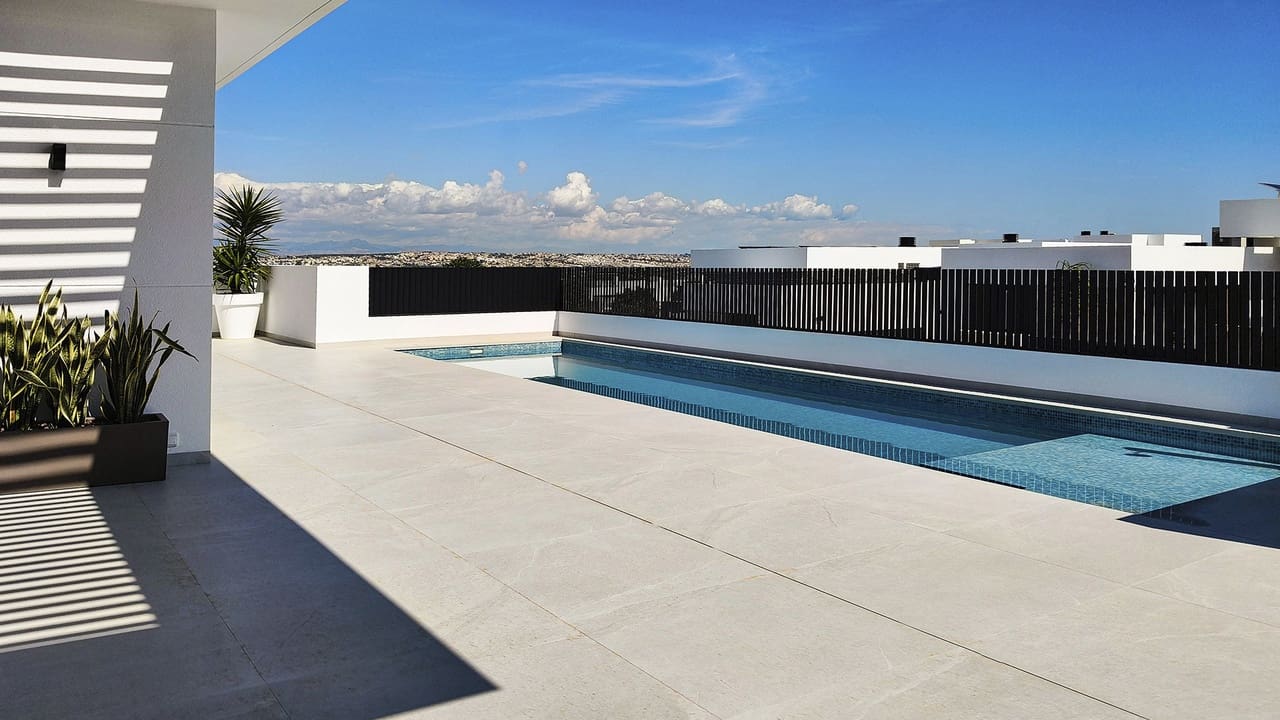 4 slaapkamer Villa te koop in Ciudad Quesada met zwembad - € 788.750 (Ref: 9781329)