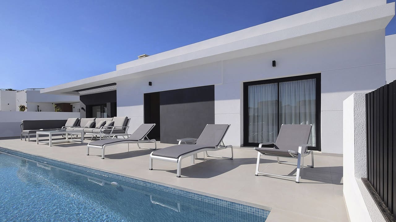 4 slaapkamer Villa te koop in Ciudad Quesada met zwembad - € 788.750 (Ref: 9781329)