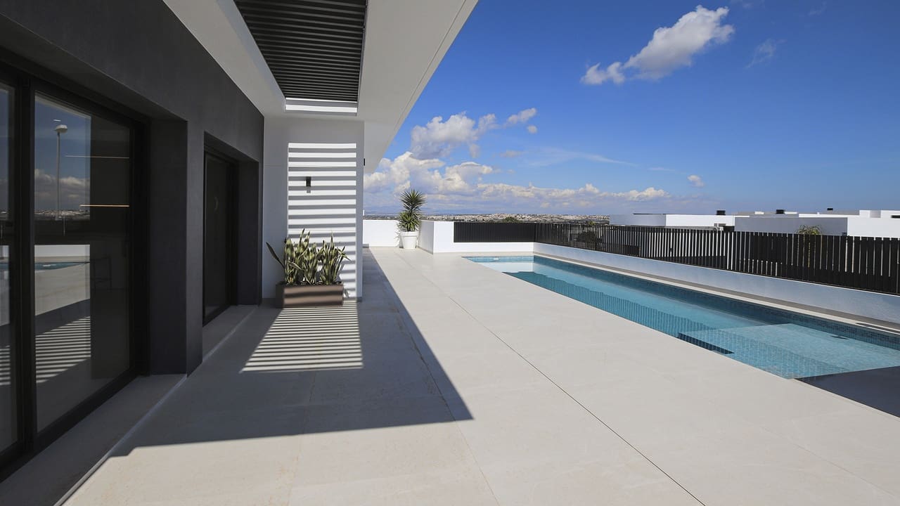 4 quarto Moradia para venda em Ciudad Quesada com piscina - 788 750 € (Ref: 9781330)