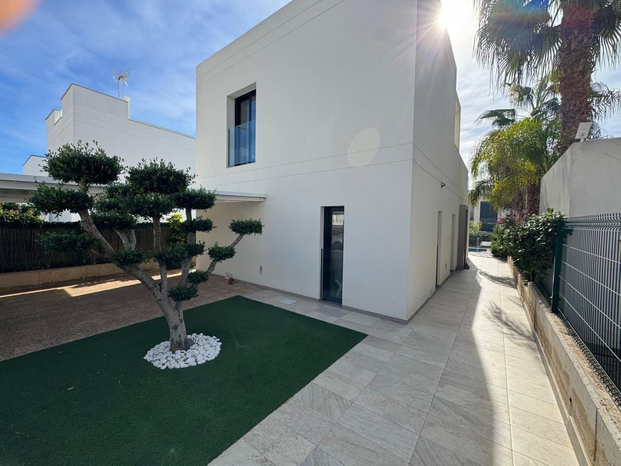 3 slaapkamer Villa te koop in Ciudad Quesada met zwembad - € 459.000 (Ref: 9808371)